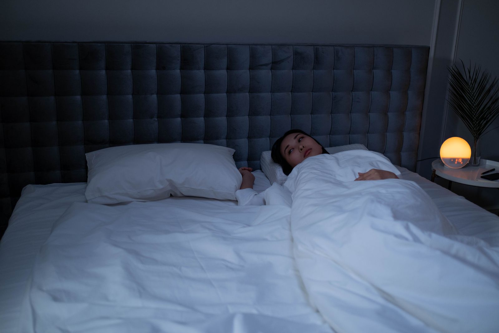 Réveil en pleine nuit : illustration du guide « Pourquoi on se réveille à 4 h du matin »